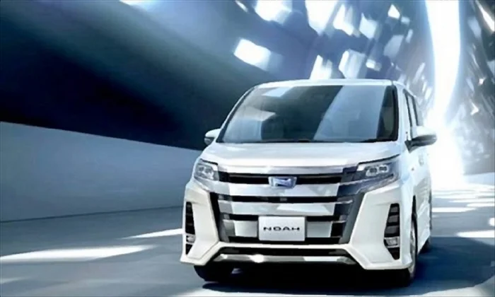 Toyota-Noah-Hybrid-2019