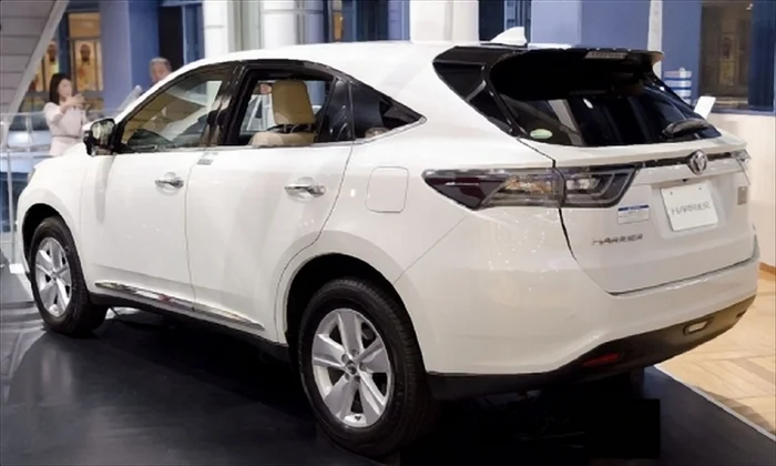 Toyota-Harrier-Elegance-2016