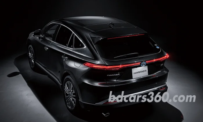 Toyota Harrier Elegance Rear right view