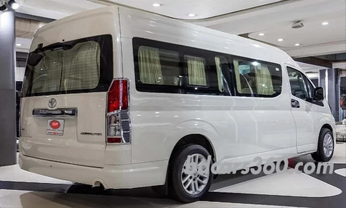 Toyota HiAce Petrol15 Rear view 
