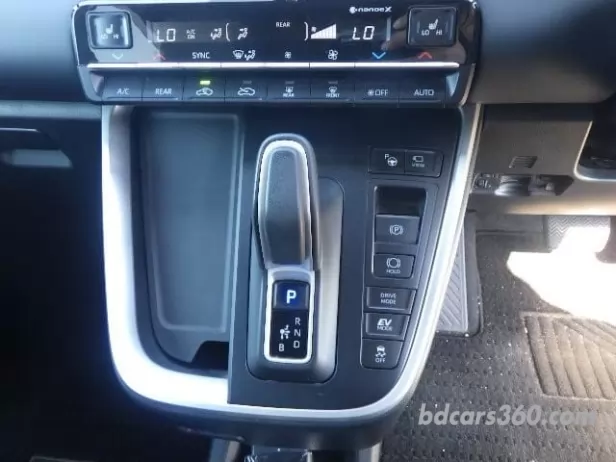 Reconditioned Toyota Noah Hybrid SG 2022
