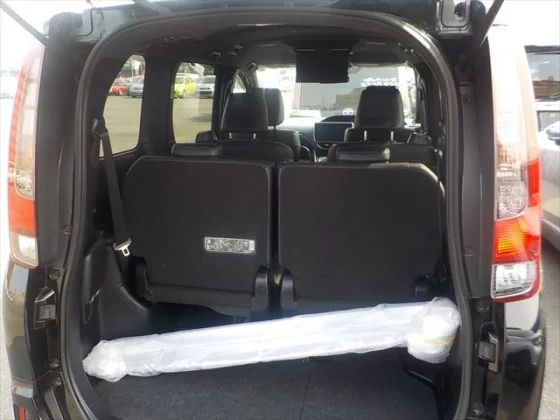 Reconditioned Toyota Esquire Hybrid 2017