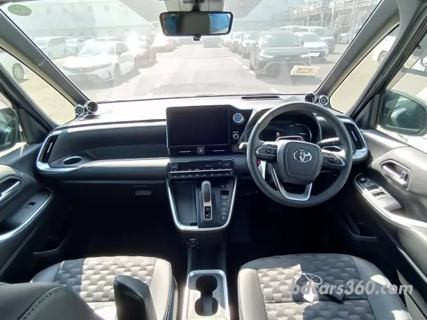 Reconditioned Toyota Voxy Hybrid SZ 2022