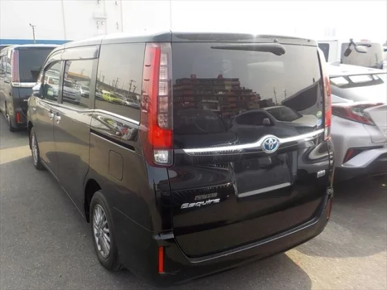 Reconditioned Toyota Esquire Hybrid 2017