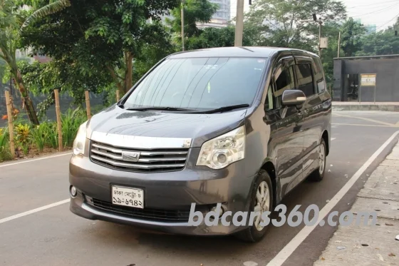 Used Toyota Noah X Smart Power Door & CNG 2011