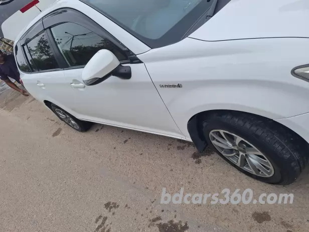 Used Toyota Axio Fielder Hybrid  2013