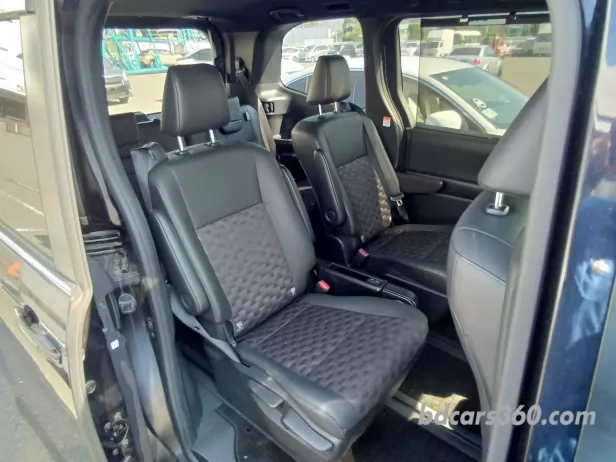 Reconditioned Toyota Voxy Hybrid SZ 2022