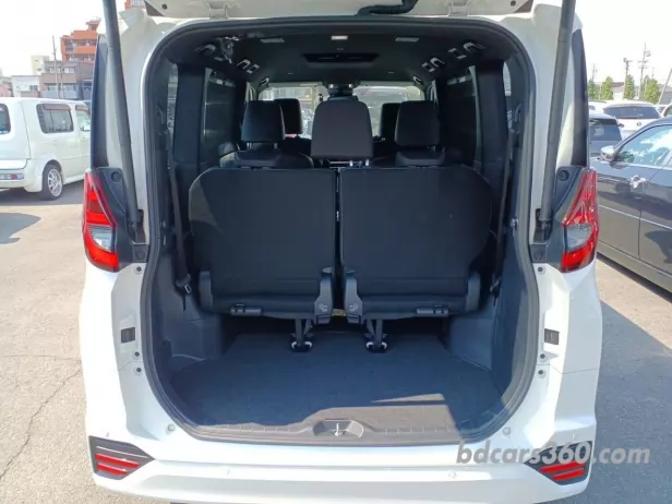 Reconditioned Toyota Noah Hybrid SZ 2023