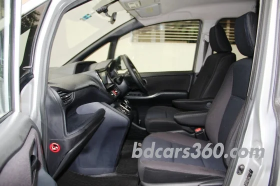 Used Toyota Noah G Door Power 2014