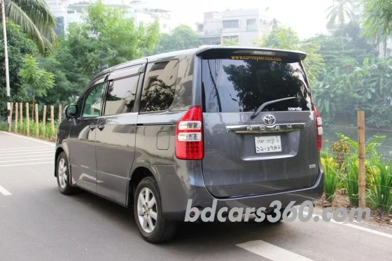Used Toyota Noah X Smart Power Door & CNG 2011