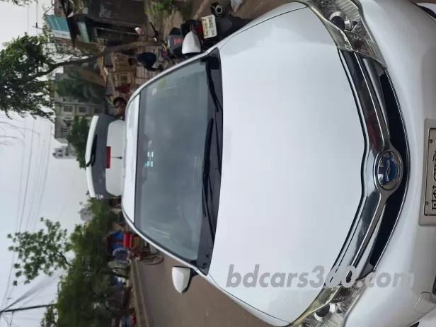 Used Toyota Axio Fielder Hybrid  2013