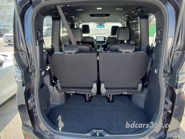 Reconditioned Toyota Voxy Hybrid SZ 2022