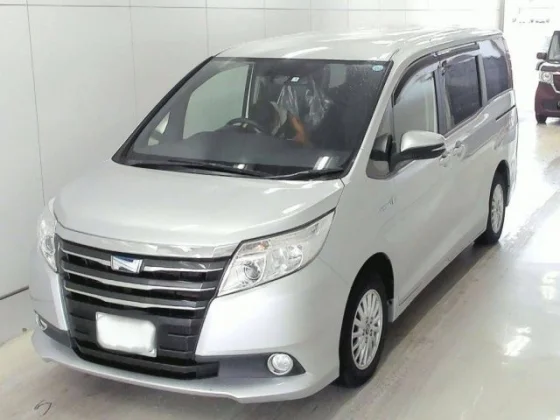 Reconditioned Toyota Noah  2017