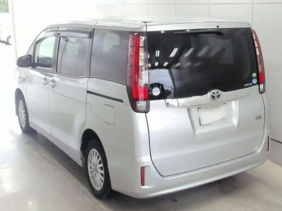 Reconditioned Toyota Noah  2017