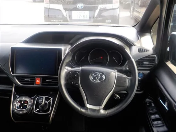 Reconditioned Toyota Esquire Hybrid 2017