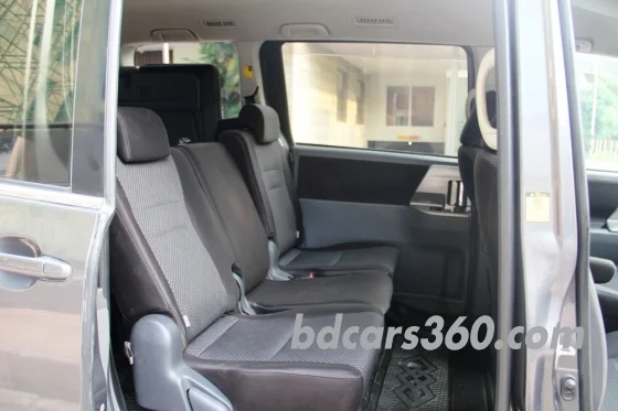 Used Toyota Noah X Smart Power Door & CNG 2011