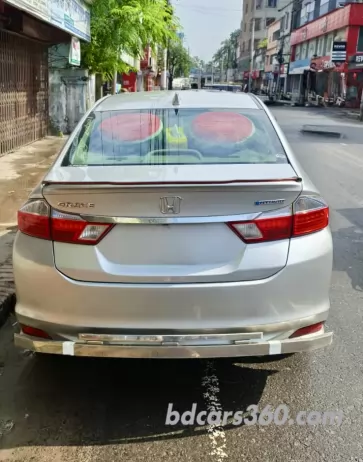 Used Honda Grace 2015