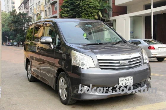 Used Toyota Noah X Smart Power Door & CNG 2011