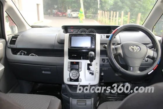 Used Toyota Noah X Smart Power Door & CNG 2011