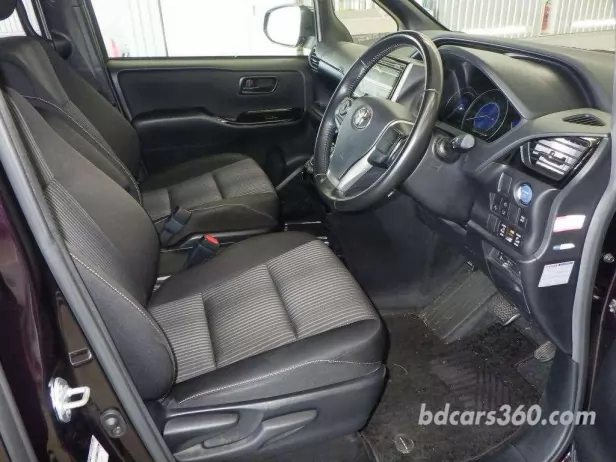 Reconditioned Toyota Noah Hybrid Si 2021