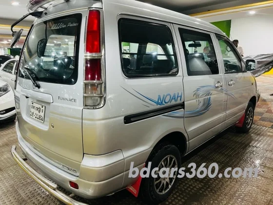 Used Toyota noah 2006