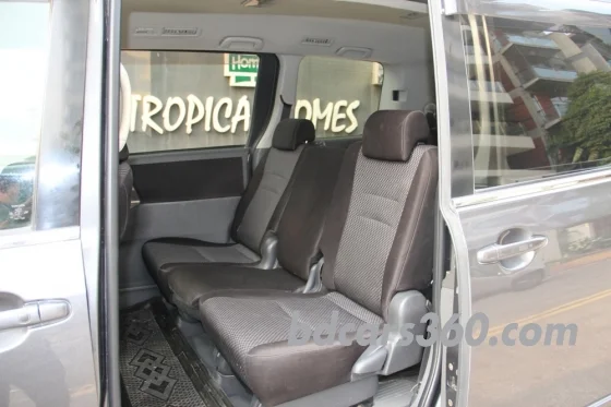 Used Toyota Noah X Smart Power Door & CNG 2011