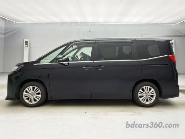Reconditioned 2022 Toyota Noah Hybrid SG