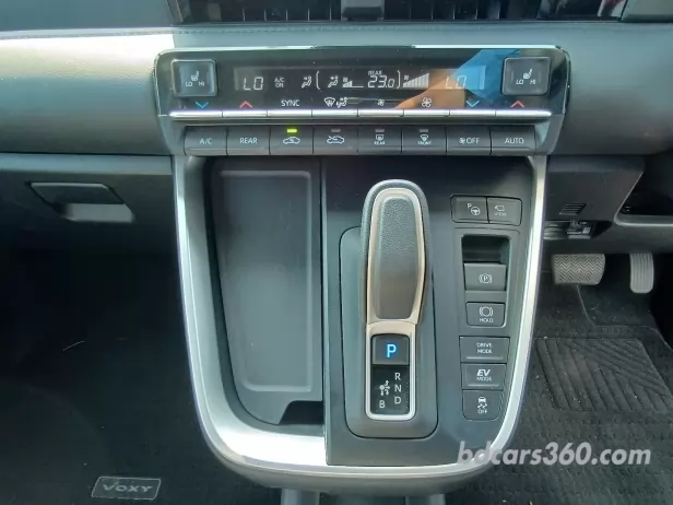 Reconditioned Toyota Voxy Hybrid SZ 2022