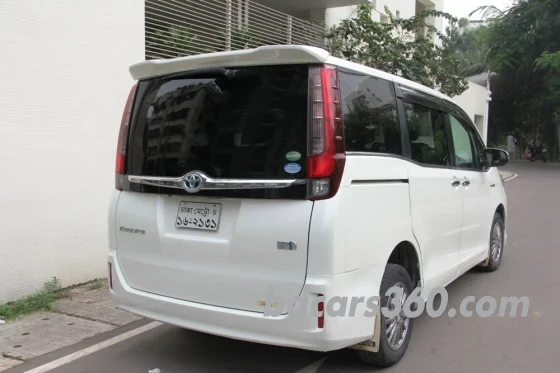 Used Toyota Esquire GI Hybrid 2014