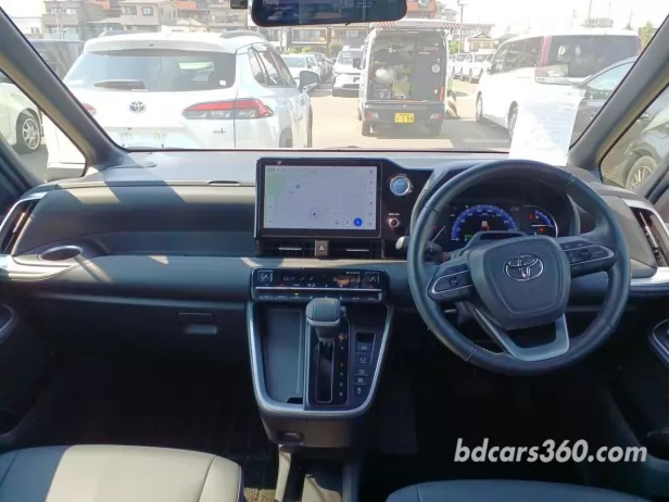 Reconditioned Toyota Noah Hybrid SZ 2023