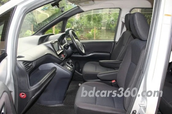 Used Toyota Noah G Door Power 2014