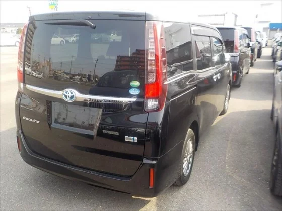 Reconditioned Toyota Esquire Hybrid 2017