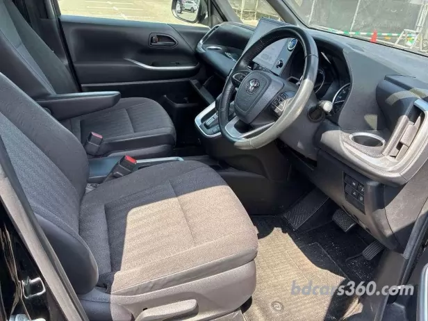 Reconditioned 2022 Toyota Noah Hybrid SG