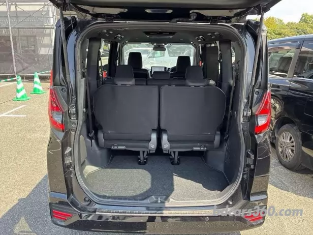 Reconditioned 2022 Toyota Noah Hybrid SG