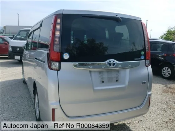 Toyota Noah  2017 13