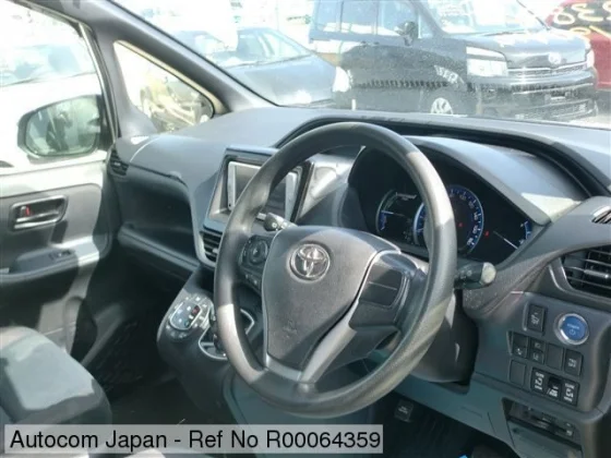 Toyota Noah  2017 15