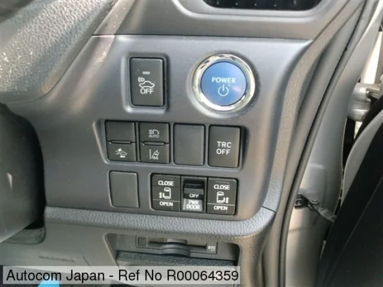 Toyota Noah  2017 6