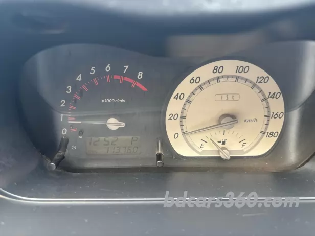 Toyota ist 2002 9