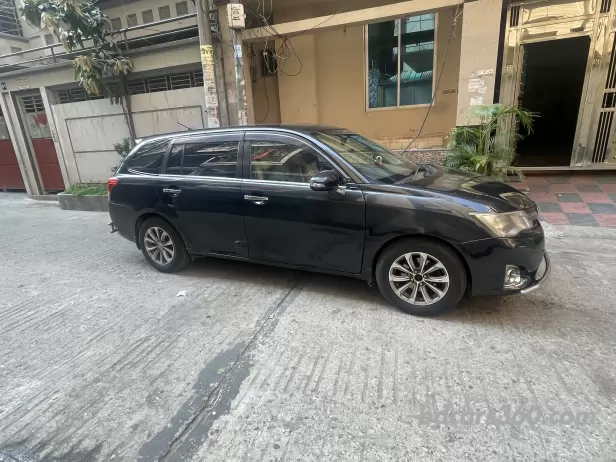 Toyota Axio Fielder Black 2012 4