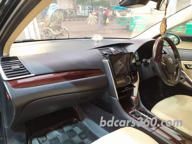 Toyota Premio 2018 6