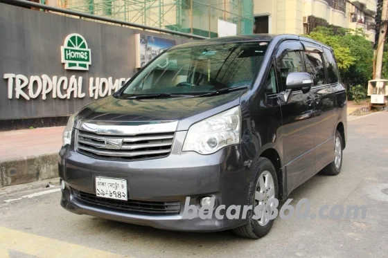 Toyota Noah X Smart Power Door & CNG 2011 3