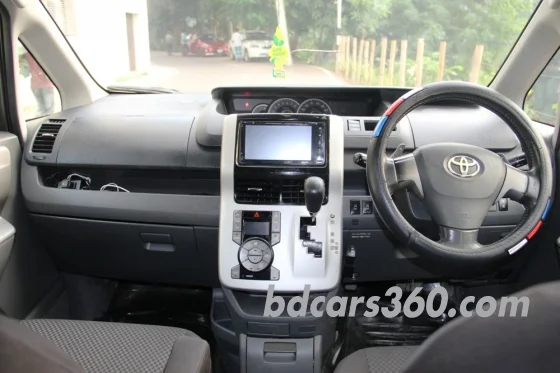 Toyota Noah X Smart Power Door & CNG 2011 15