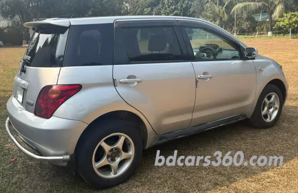 Toyota ist 2002 11