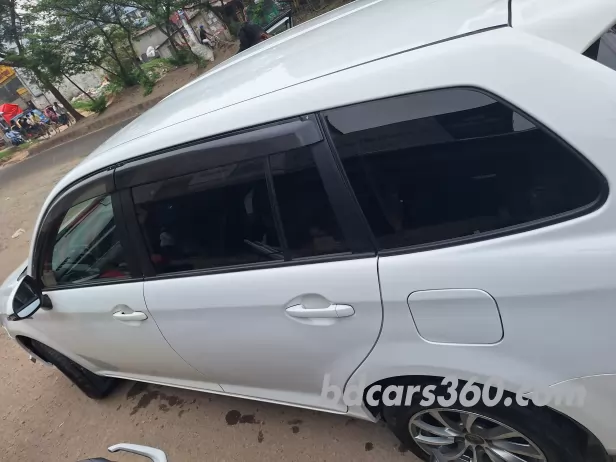 Toyota Axio Fielder Hybrid  2013 4